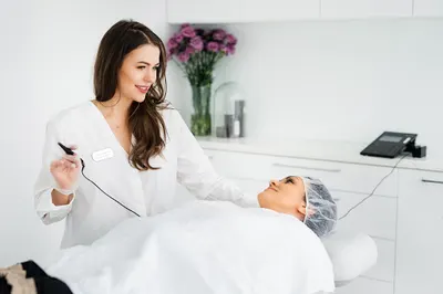 Ladida Clinic | MEDYCYNA ESTETYCZNA | PLASTYKA POWIEK | LASEROTERAPIA